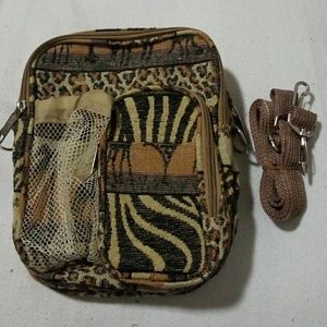 Safari purse